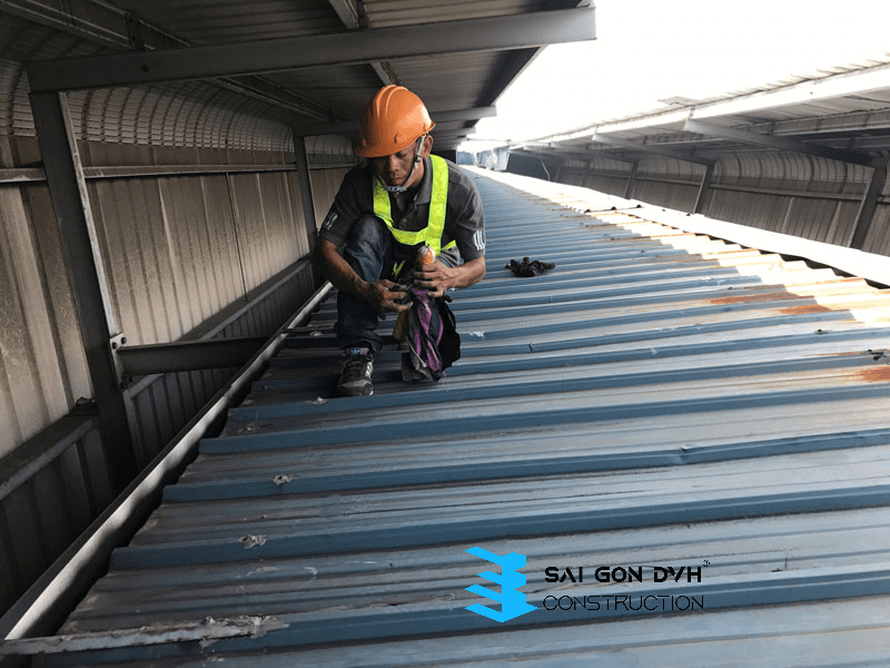 Dịch vụ khắc phục dột mái tôn của SAIGONDVH hiệu quả cao
