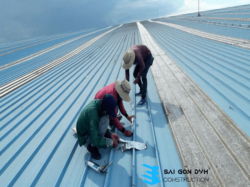 Dịch vụ lợp mái tôn mới của thợ chống dột mái tôn tại tp Thủ Dầu Một thuộc Saigondvh